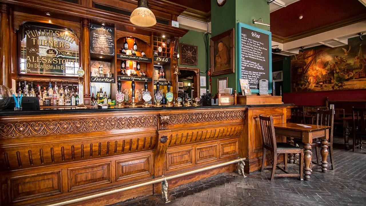 The Ultimate Pub Crawl: A Guide to Irish and British Bars in Paris